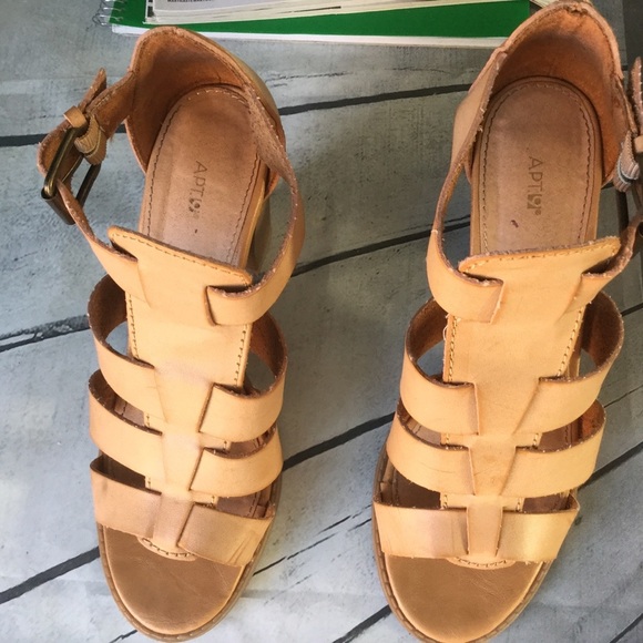 Apt 9 Leather Heels Sandals - Picture 3 of 6